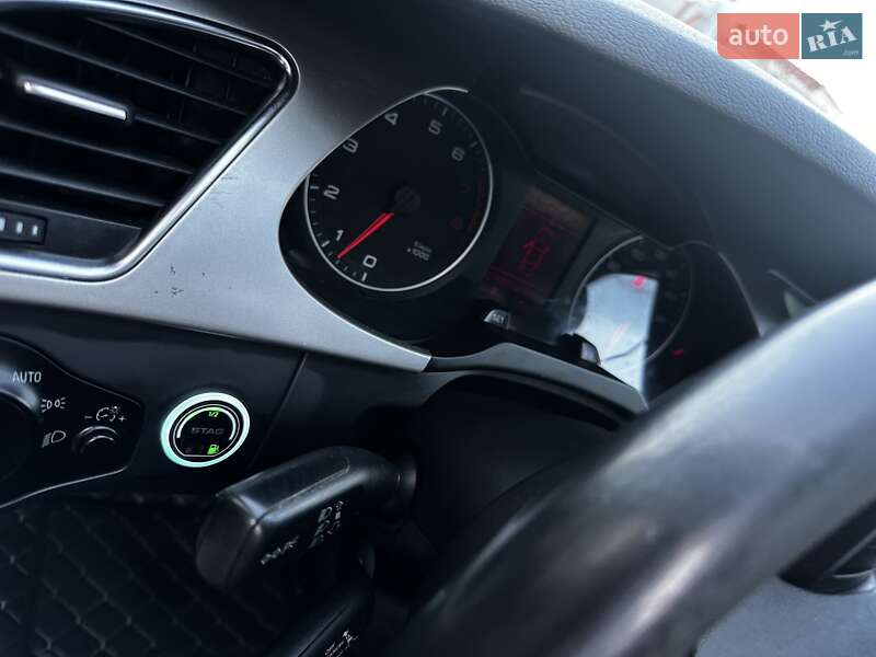 Седан Audi A4 2012 в Новгород-Северском