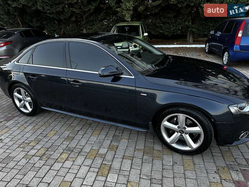 Седан Audi A4 2012 в Новгород-Северском