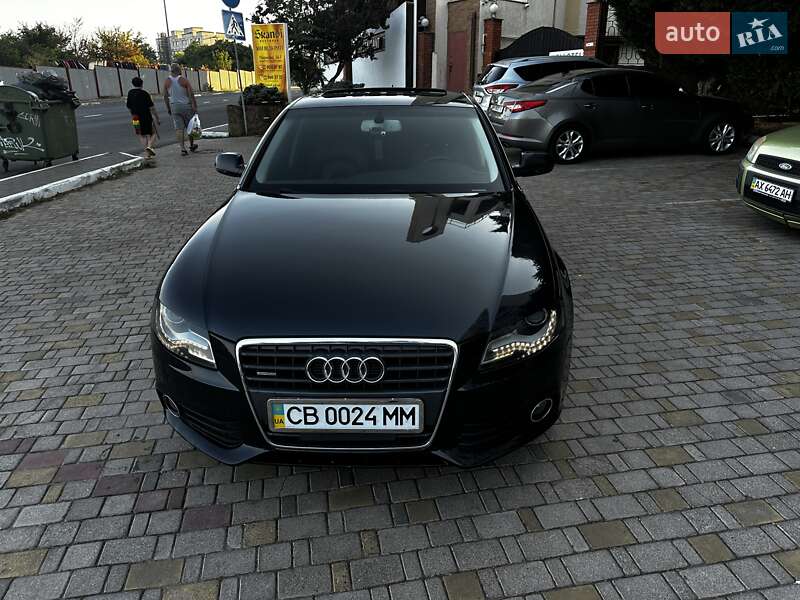 Седан Audi A4 2012 в Новгород-Сіверському