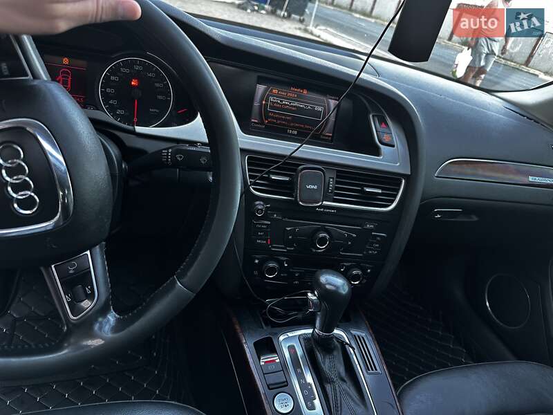 Седан Audi A4 2012 в Новгород-Северском