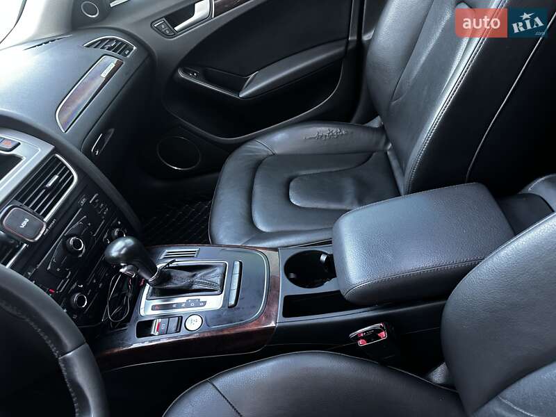 Седан Audi A4 2012 в Новгород-Сіверському