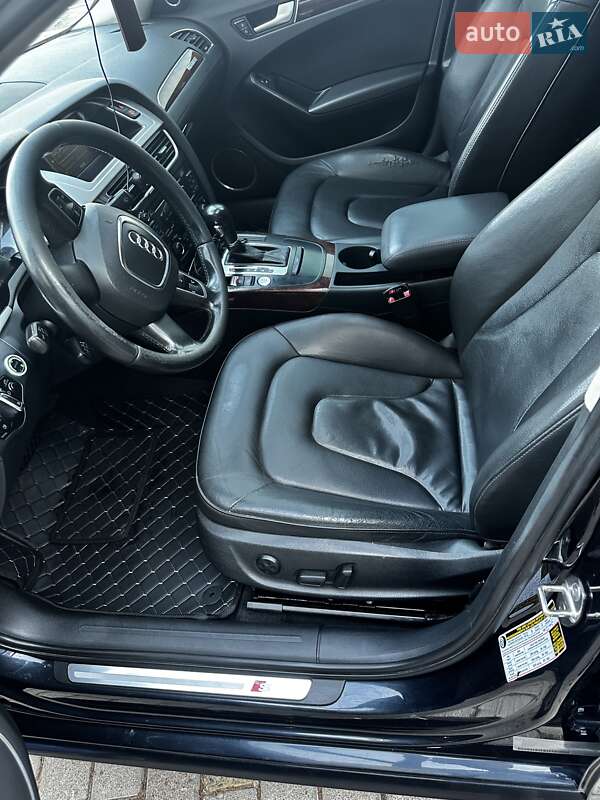 Седан Audi A4 2012 в Новгород-Северском