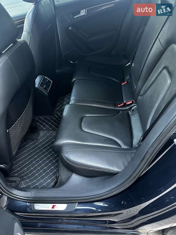 Седан Audi A4 2012 в Новгород-Северском