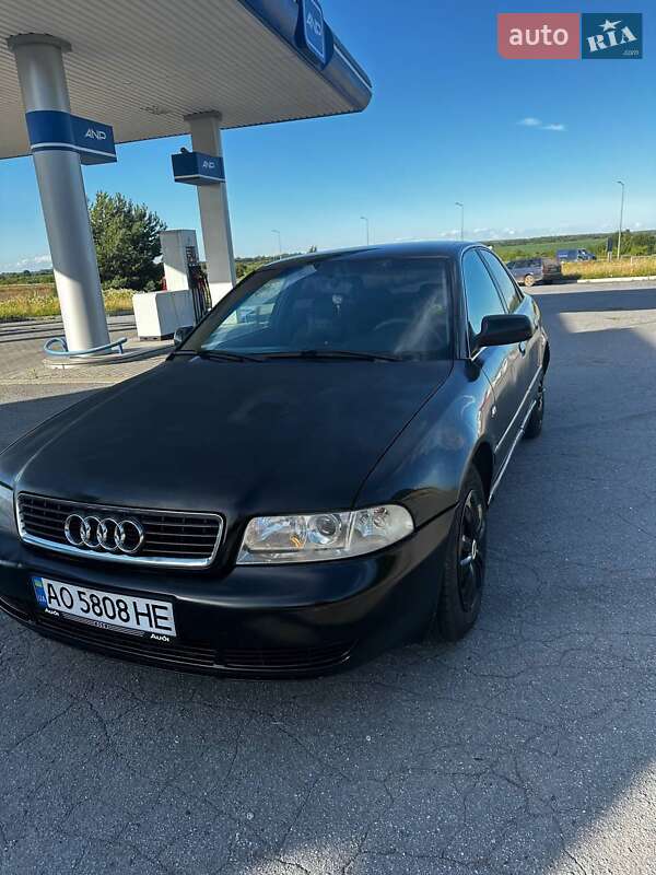 Седан Audi A4 1999 в Львове