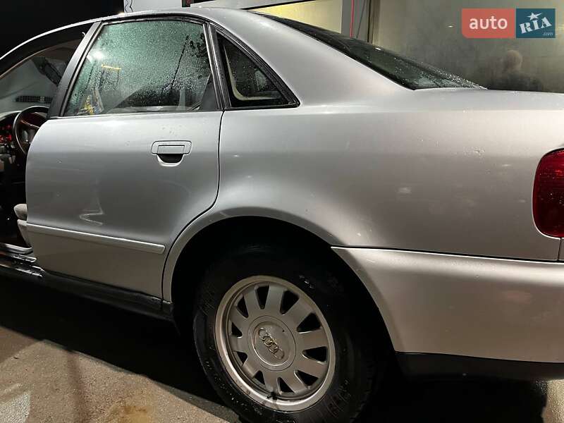 Седан Audi A4 1998 в Ивано-Франковске