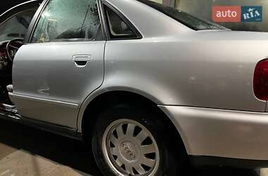 Седан Audi A4 1998 в 