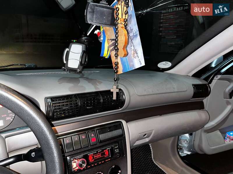Седан Audi A4 1998 в Ивано-Франковске