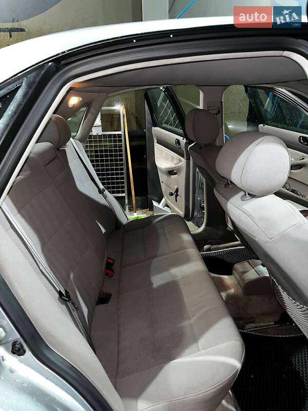 Седан Audi A4 1998 в Ивано-Франковске