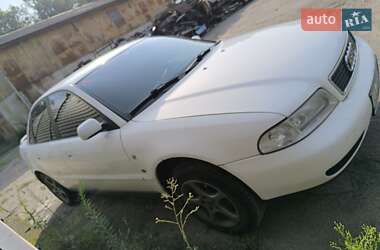 Седан Audi A4 1998 в 