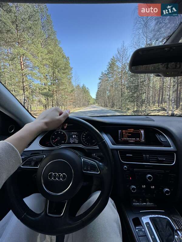 Седан Audi A4 2012 в Ровно