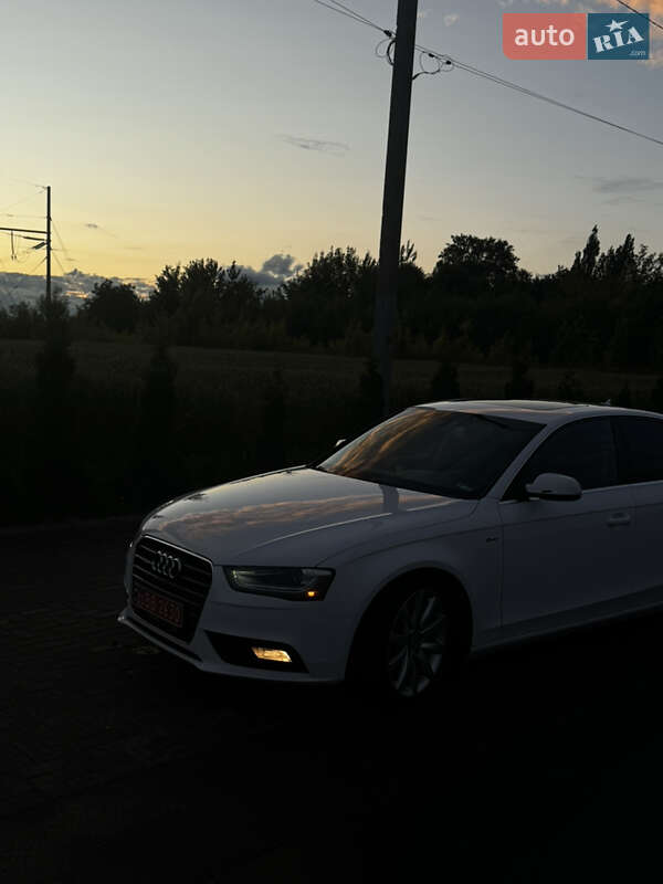 Седан Audi A4 2012 в Ровно