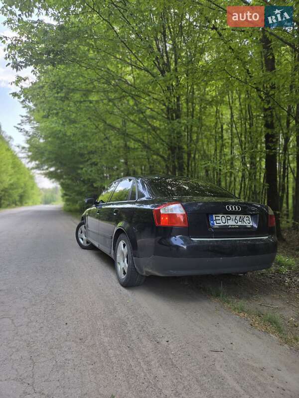 Седан Audi A4 2001 в Ровно