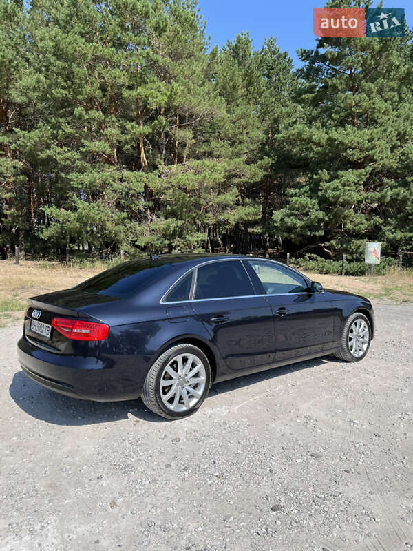 Седан Audi A4 2013 в Днепре