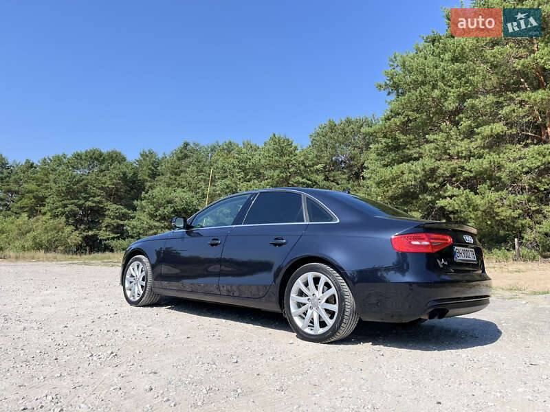 Седан Audi A4 2013 в Днепре