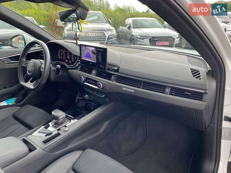 Седан Audi A4 2023 в Львове