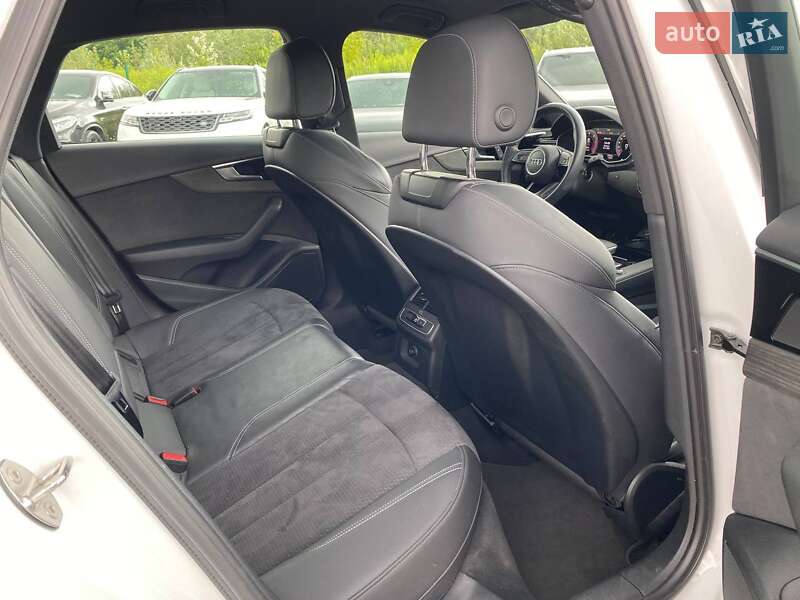 Седан Audi A4 2023 в Львове