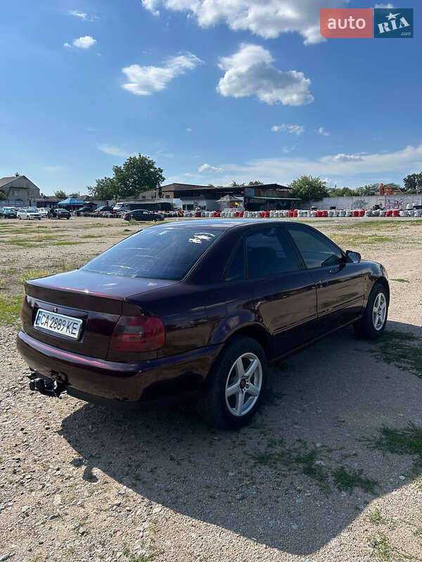 Седан Audi A4 1996 в Умани