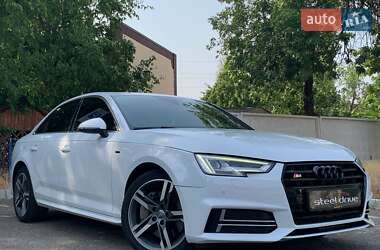 Седан Audi A4 2017 в 
