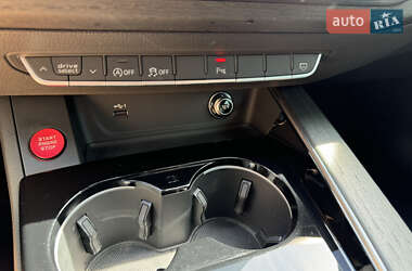 Седан Audi A4 2021 в 