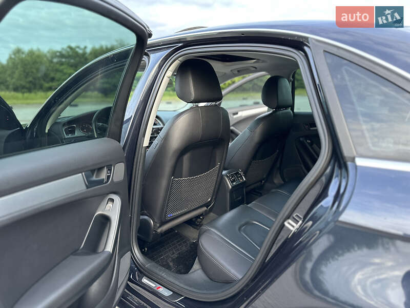 Седан Audi A4 2014 в Львове