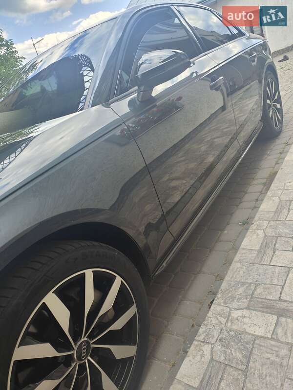 Седан Audi A4 2017 в Черновцах