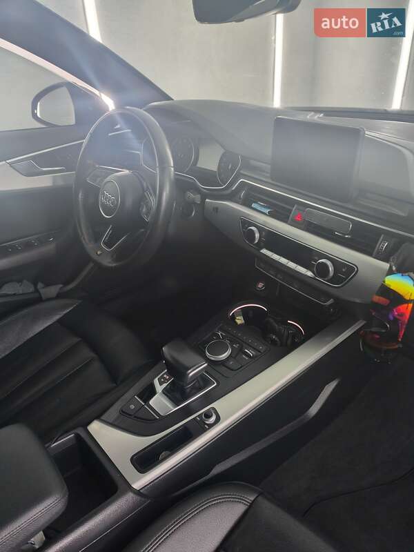 Седан Audi A4 2017 в Черновцах