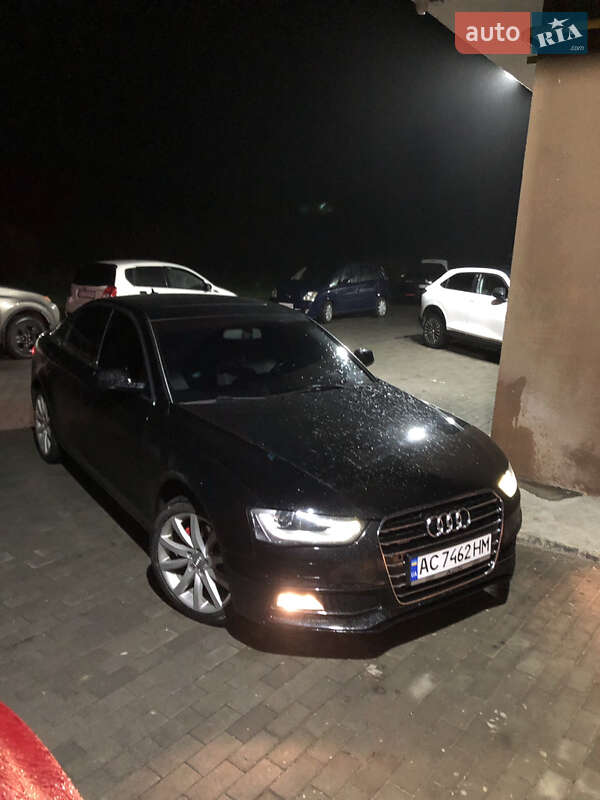 Седан Audi A4 2014 в Луцке