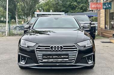 Седан Audi A4 2018 в 