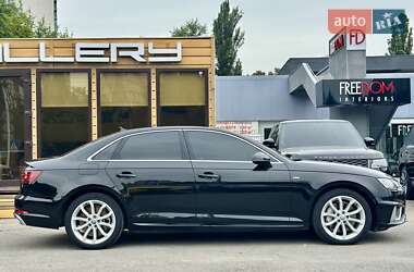 Седан Audi A4 2018 в 