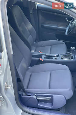 Седан Audi A4 2004 в 