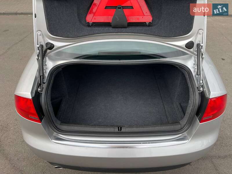 Седан Audi A4 2005 в Луцке