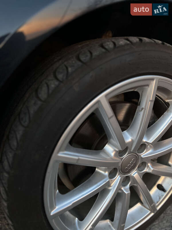 Седан Audi A4 2014 в Тернополе