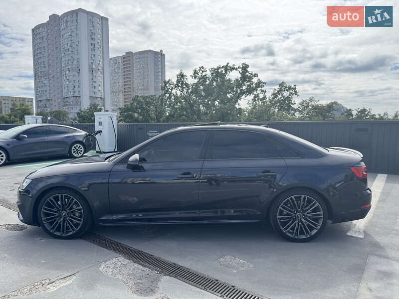 Седан Audi A4 2017 в Киеве