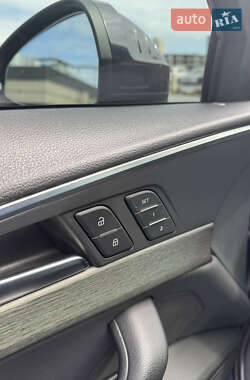 Седан Audi A4 2017 в 