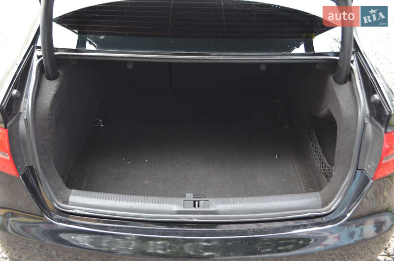 Седан Audi A4 2012 в Киеве
