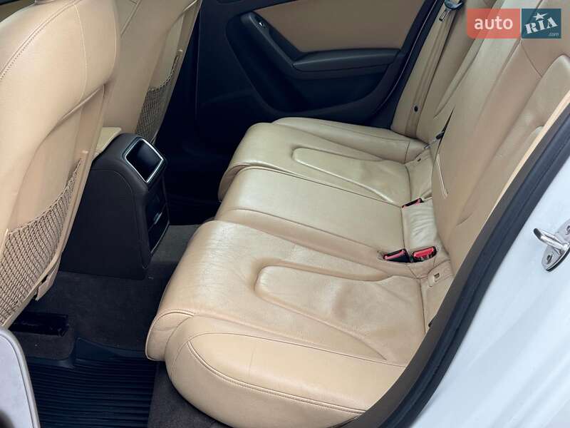 Седан Audi A4 2012 в Виннице