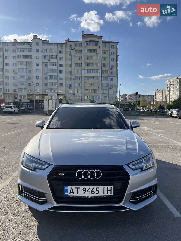 Седан Audi A4 2018 в Ивано-Франковске