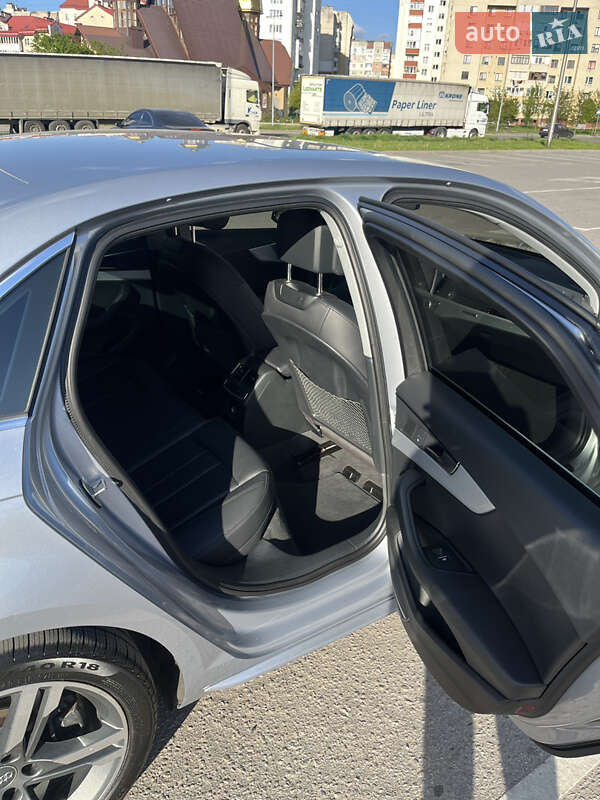Седан Audi A4 2018 в Ивано-Франковске