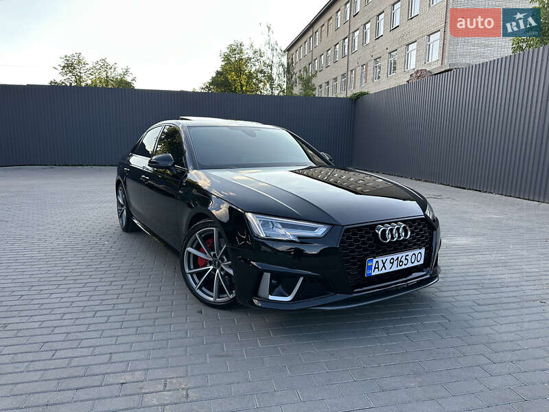 Седан Audi A4 2017 в Харкові