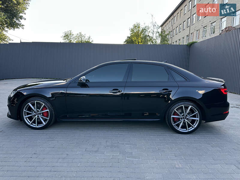 Седан Audi A4 2017 в Харкові
