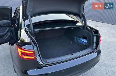 Седан Audi A4 2017 в 