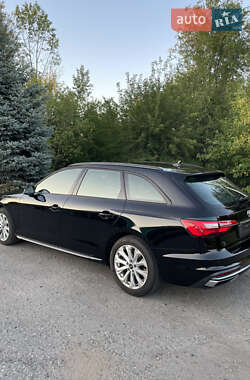 Универсал Audi A4 2022 в 