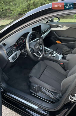 Универсал Audi A4 2022 в 