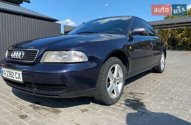 Седан Audi A4 1998 в Березане