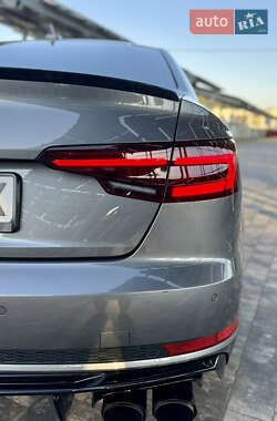 Седан Audi A4 2017 в 