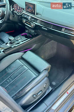 Седан Audi A4 2017 в 