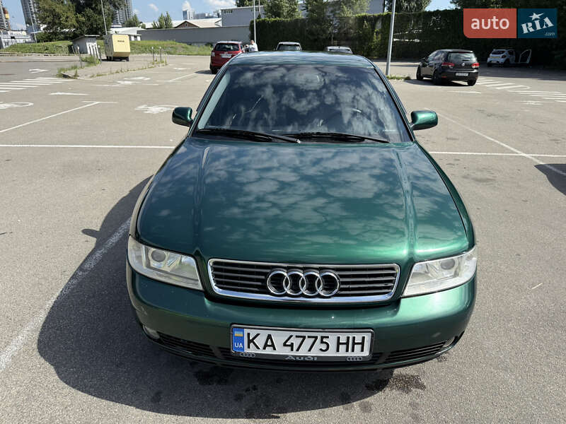 Седан Audi A4 2000 в 