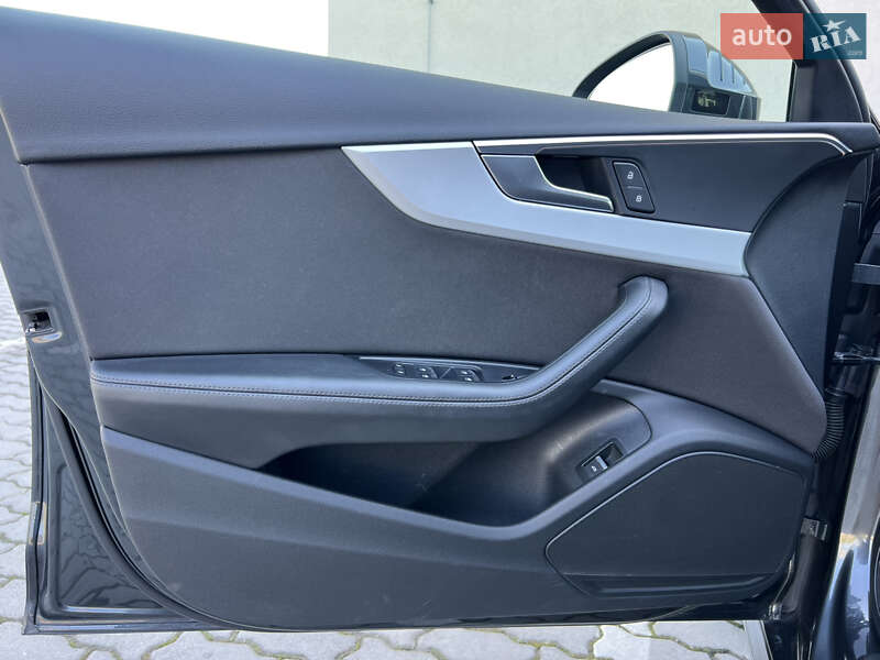 Седан Audi A4 2018 в Дрогобыче