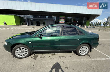 Седан Audi A4 2000 в 