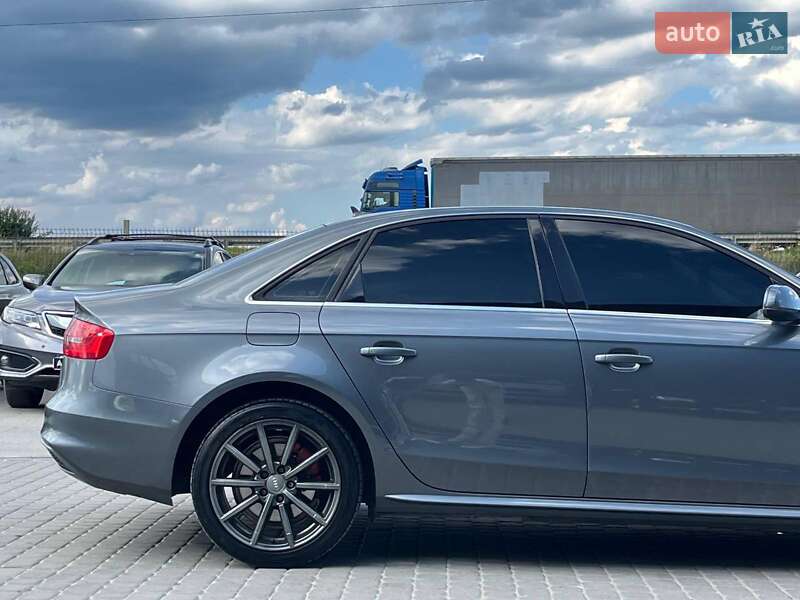 Седан Audi A4 2015 в Львове